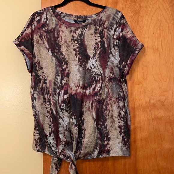 Simply Vera Vera Wang Tops - Simply Vera top. Size OX. Short sleeve.